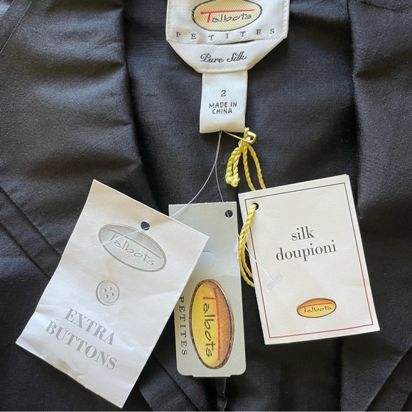 Reposh (a bit small): NWT Talbots Size 2 100% Silk Sleeveless Tuxedo Blouse - Picture 11 of 12